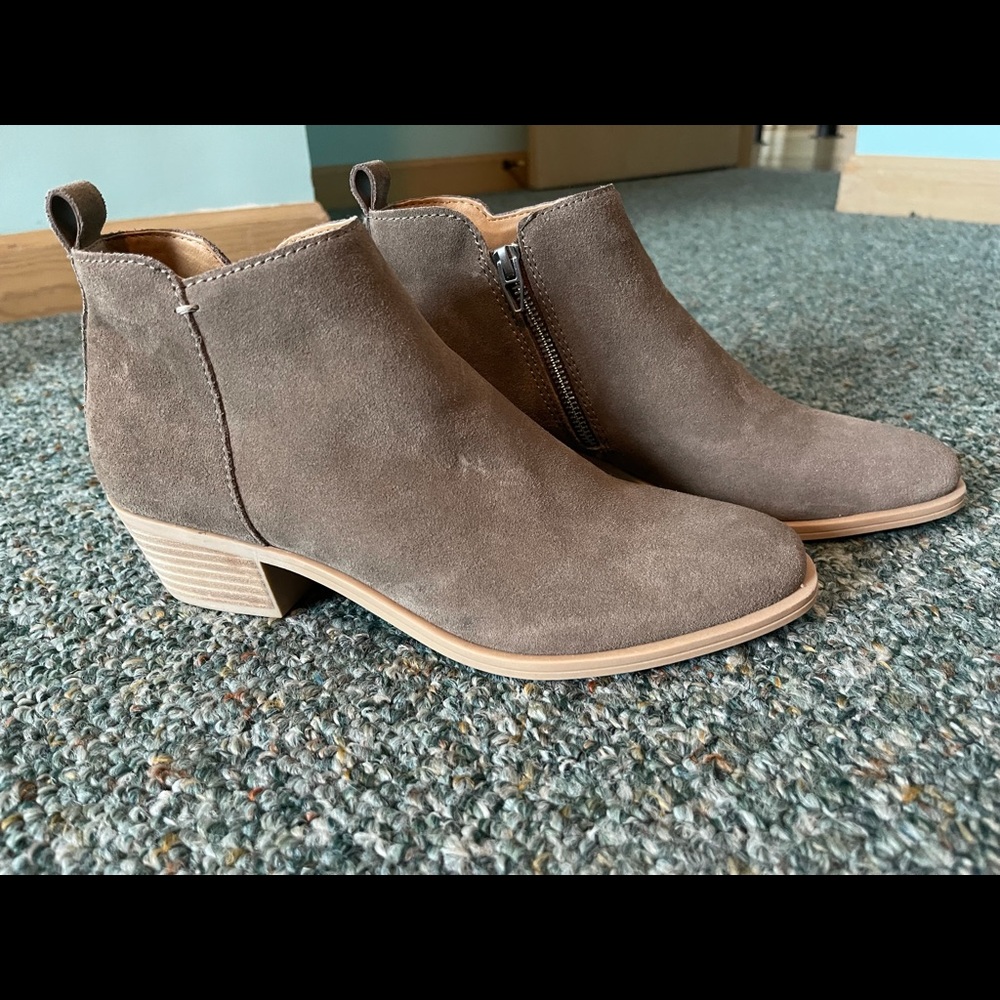 Dolce Vita never worn boot with heel, size 8